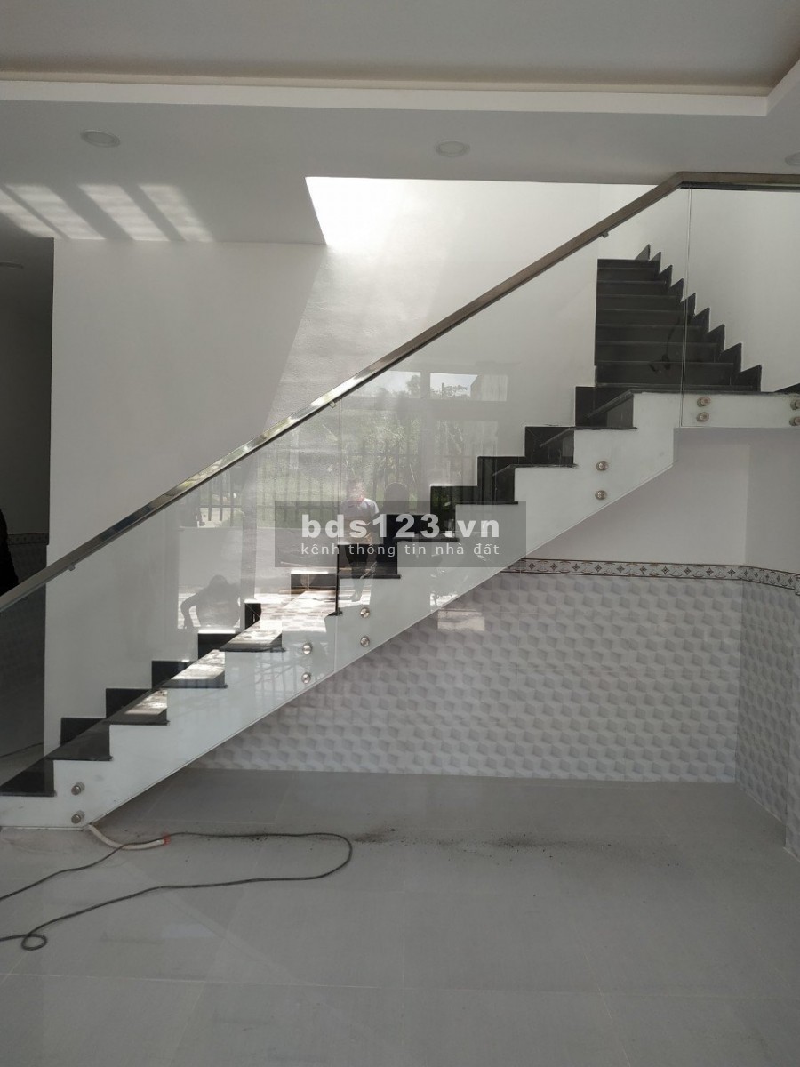 Bán gấp nhà nguyên căn 1 trệt, 1 lầu cách chợ Bình Chánh 3km, Đinh Đức Thiện 1 tỷ 17 SHR
