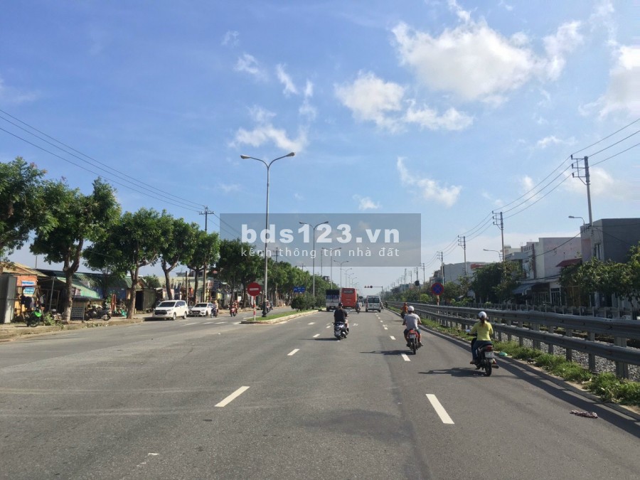 BÁN ĐẤT NỀN MẶT TIỀN ĐƯỜNG TRƯỜNG CHINH 200M2 CẠNH HẦM CHUI SÂN BAY