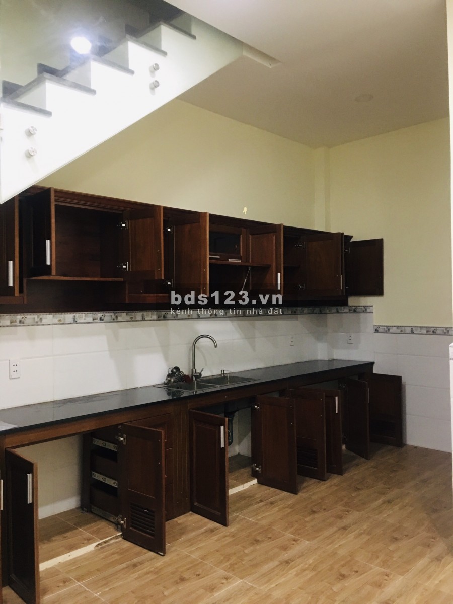 Nhà Bờ Bao Tân Thắng 3 lầu, sân thượng, cần bán gấp