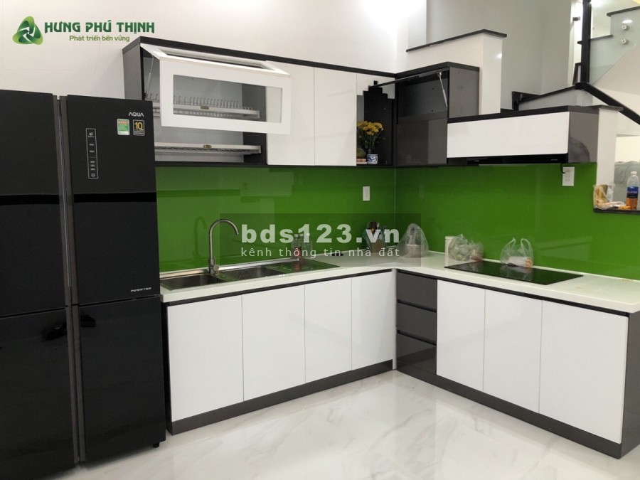 Bán nhà 1 trệt 2 lầu đường số 8 phường Hiệp Bình Phước liền kề kdc Hồng Long có garaoto