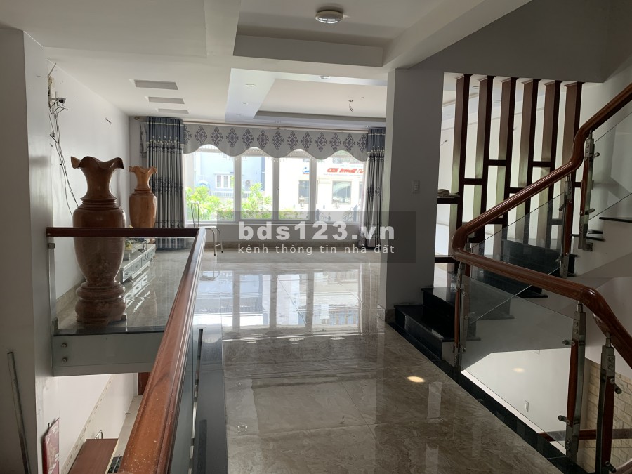 Nhà khu Bình Lợi 6x20, T_3L gồm 5Pn + 6wc, có gara ô tô, nhà đẹp sang trọng cao cấp.
