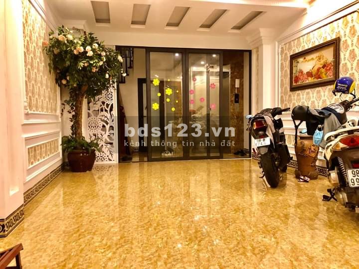 Mặt Phố nhỏ Quận Cầu giấy (Bán Nhà) DT: 40m, MT: 4m, KD vô địch, vỉa hè 3m. Giá: 6.8 tỷ