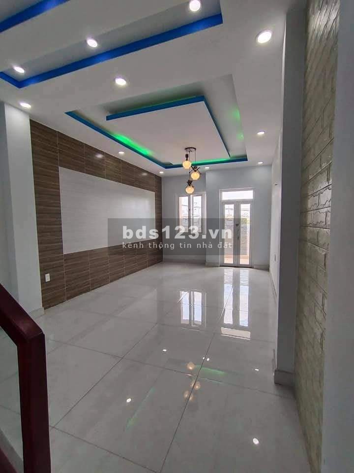 Bán nhà Đường Dương Bá Trạc 4,2x18 Chỉ 4,25 Tỷ, 2 Mặt Hẽm Cách 1 Hẽm Xe Hơi