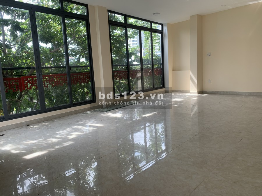Mặt tiền Phạm Văn Đồng, P3 Gò Vấp, 5 sàn trống suốt 64m2.
