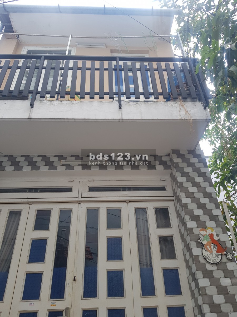 Bán gấp nhà hẻm nguyễn thái sơn có sân chơi cho trẻ em