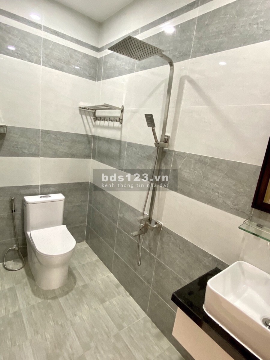 Bán nhà HXH 6m, 1lầu + 2PN rộng rãi. Tặng kèm nội thất, gần bệnh viện quận Bình Tân