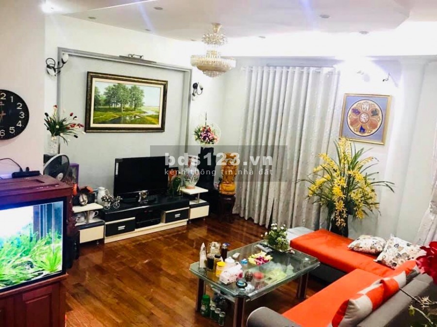 Bán nhà gần mặt phố Vạn Phúc, Ba Đình, 70m2, giá 8.4 tỷ.