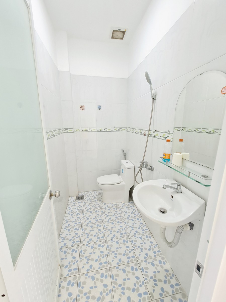 Nhà Quận 7 96m2 8x12 nở hậu, kề sát Phú Mỹ Hưng chỉ 5.3 tỷ