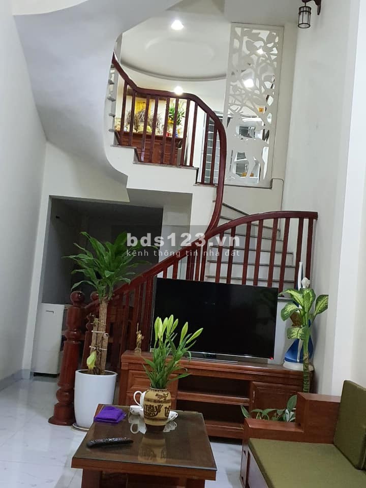Bán nhà Phố Lê Thanh Nghị, 45m2x3TxMT4m, Giá 7,8 tỷ