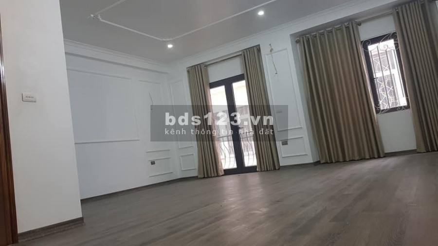 Nguyễn Văn Cừ Long Biên lô góc gần phố