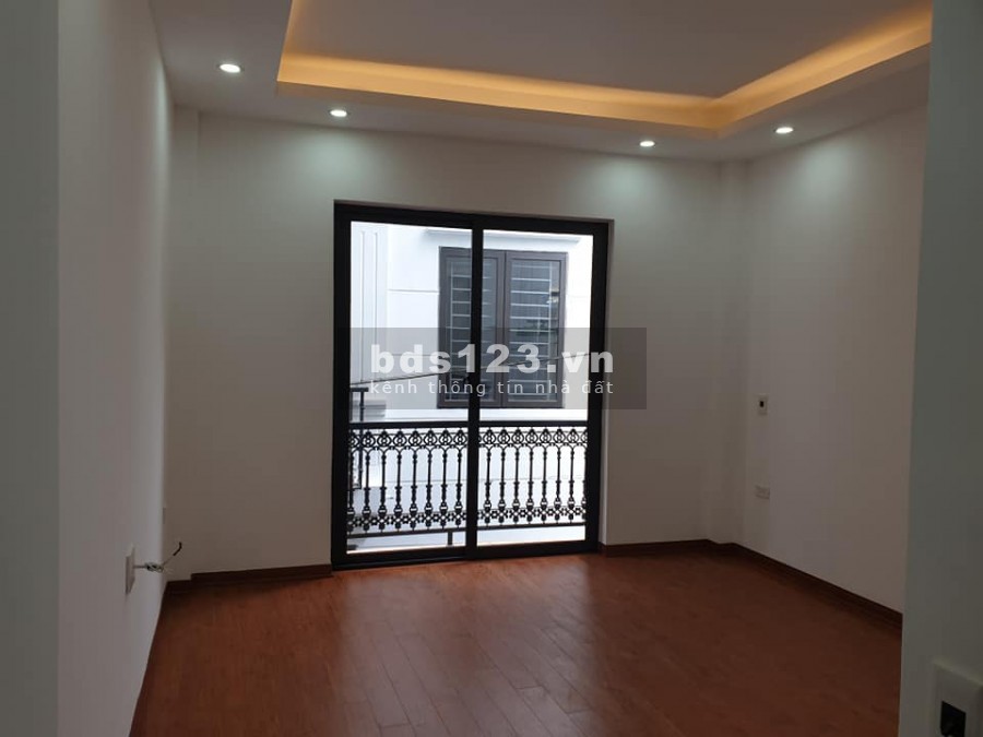 BÁN NHÀ 227 THẠCH BÀN, 32M 5T 4MT, NHỈNH 2 TỶ, TẶNG 1 CHỈ VÀNG LỘC, CHO KHÁCH THIỆN CHÍ MUA