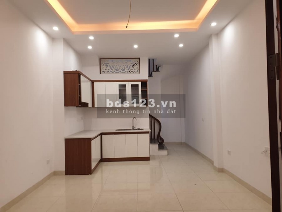 BÁN NHÀ 227 THẠCH BÀN, 32M 5T 4MT, NHỈNH 2 TỶ, TẶNG 1 CHỈ VÀNG LỘC, CHO KHÁCH THIỆN CHÍ MUA