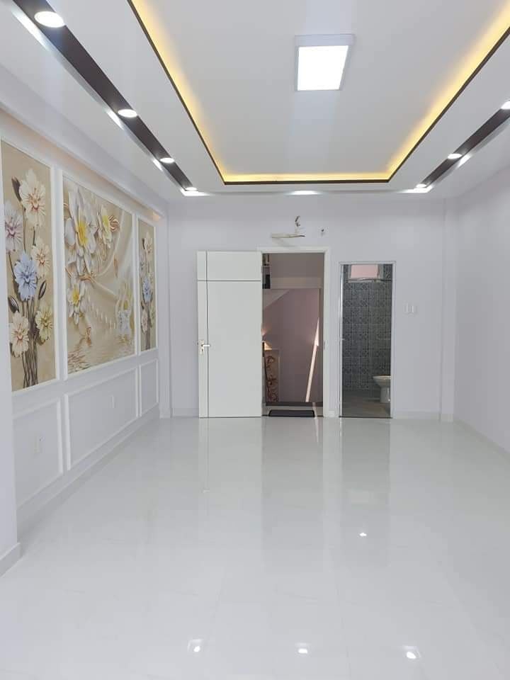 Bán nhà Lạc Long Quân, 68m2, giá rẻ, hẻm xe tải quay đầu chỉ 8.5 tỷ.