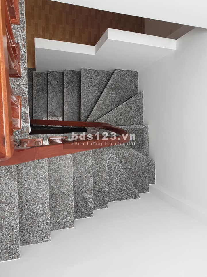 BÁN NHÀ 227 THẠCH BÀN, 32M 5T 4MT, NHỈNH 2 TỶ, TẶNG 1 CHỈ VÀNG LỘC, CHO KHÁCH THIỆN CHÍ MUA