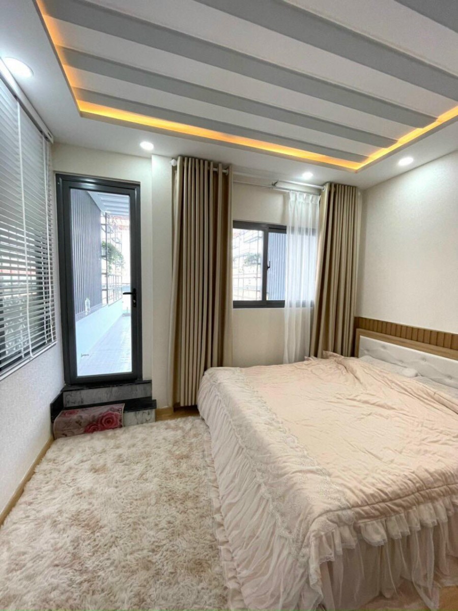 Bán nhà mặt tiền hẻm đường Phạm Hữu Lầu. sổ riêng. DT 4X13m. Giá chỉ 3 tỷ 6