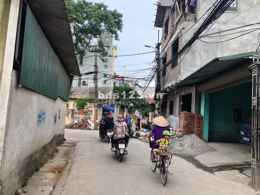 Bán đất Trâu Quỳ Ngõ đẹp Ngô Xuân Quảng dt 82m vuông thông 31ha. LH 0982852808