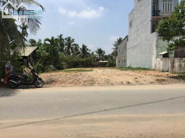 Chị Hoa đi nước ngoài chữa bệnh nên cần bán lại lô đất ở Phan Văn Mãng, có sổ riêng