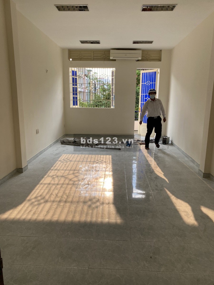 Nhà MT Đẹp Khu Miếu Nổi 4x20 Trệt 3L ST Giá 33 triệu/tháng