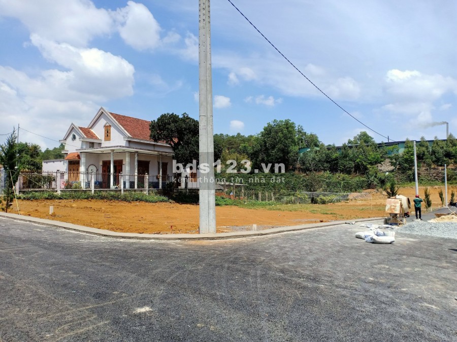 Bán đất mặt tiền đường Trương Định. Sẵn sổ, sẵn Thổ cư. Cách QL 20 700m