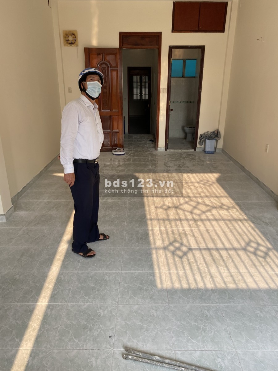 Nhà MT Đẹp Khu Miếu Nổi 4x20 Trệt 3L ST Giá 33 triệu/tháng