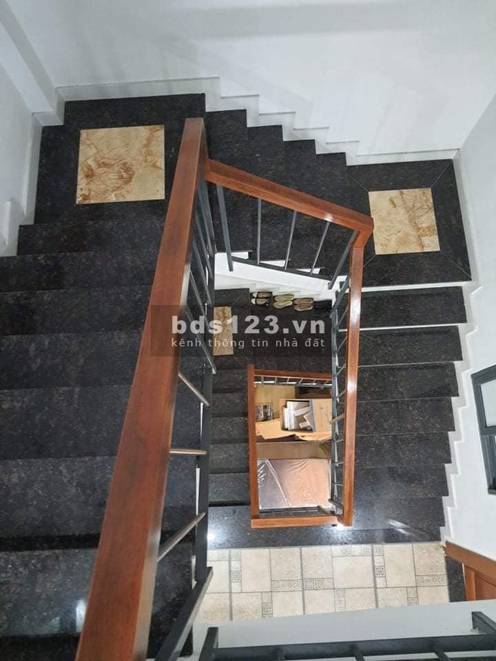 Ngõ rộng hơn phố, ô tô đỗ cổng, doanh thu khủng