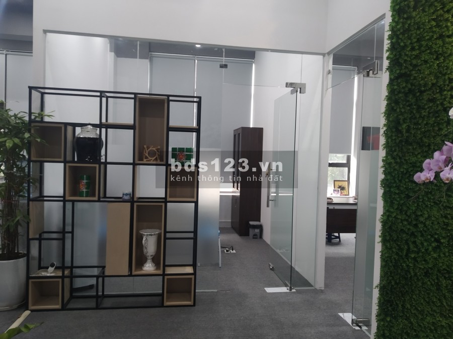 CHO THUÊ VP 50M2 GIÁ CHỈ 15.5TR PHỐ HOÀNG CẦU, ĐỐNG ĐA, HÀ NỘI, VỊ TRÍ NHIỀU TÒA NHÀ VĂN PHÒNG, NHÌN RA HỒ... 0399109999.