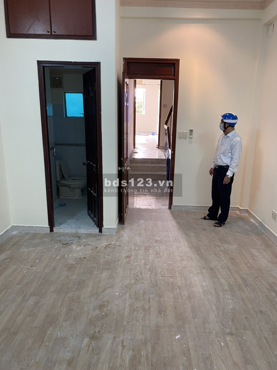 Nhà MT Đẹp Khu Miếu Nổi 4x20 Trệt 3L ST Giá 33 triệu/tháng