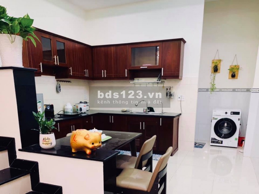 Bán nhà HXH 6m, 1lầu + 2PN rộng rãi. Tặng kèm nội thất, gần bệnh viện quận Bình Tân