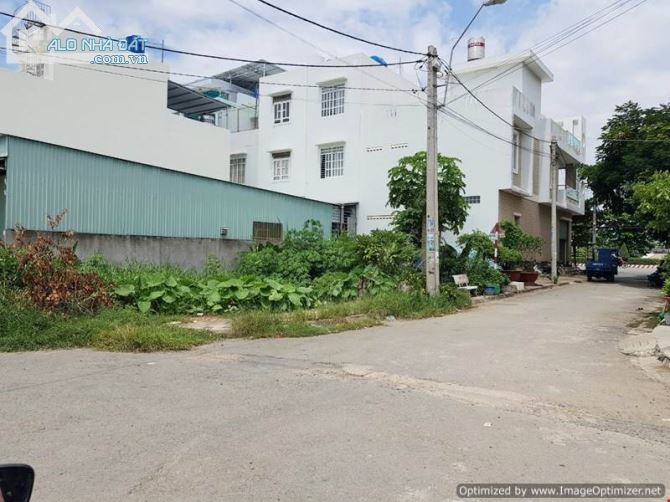 Anh Tuấn cần tiền mở quán cà phê nên bán đất ở đường Nguyễn Văn Tuôi, có sổ riêng, bao sang tên