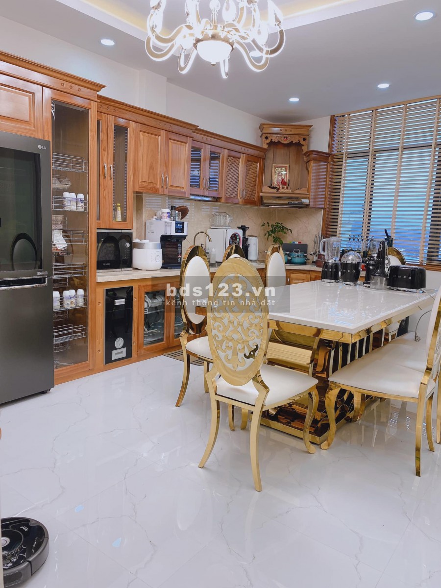 Bán nhà đường Chiến Thắng diện tích 45 m^2 5 Tầng mặt tiền 4.2m, giá 4 tỷ