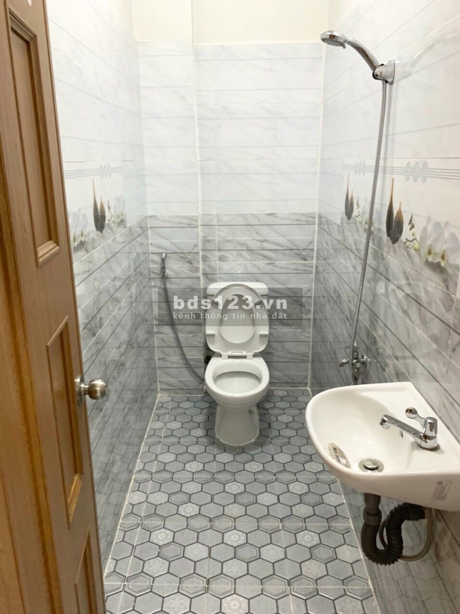 Cần cho thuê Nhà nguyên căn 1 trệt 2 Lầu ST Hẻm Ông Ích Khiêm, Quận 11, 4x13,5m. Giá 9triệu/tháng