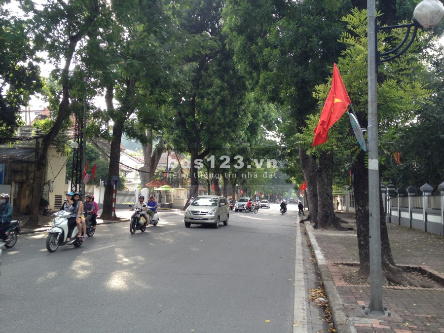 Cần bán nhà mặt phố Lê Hồng Phong, Ba Đình, Hà Nội 50m2, 5 tầng, 16 tỷ.