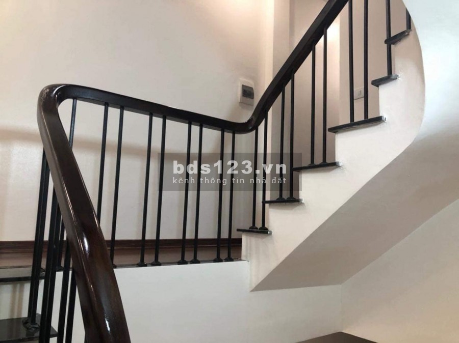 BÁN NHÀ LÔ GÓC, KHÂM THIÊN, QUẬN ĐỐNG ĐA. DT 60M*4T. GIÁ 5,3 TỶ.
