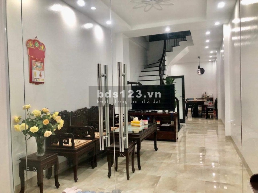 BÁN NHÀ LÔ GÓC, KHÂM THIÊN, QUẬN ĐỐNG ĐA. DT 60M*4T. GIÁ 5,3 TỶ.