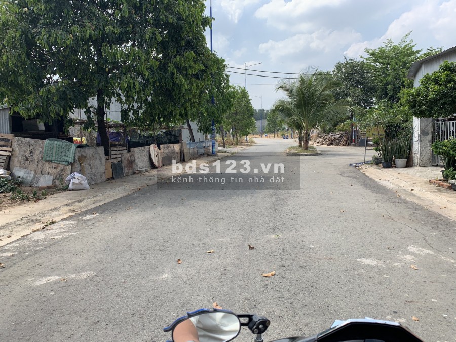 (Chính Chủ) LY HÔN-PHÂN CHIA TÀI SẢN TÔI (Cần Bán Gấp) 4 DÃY TRỌ VÀ 300M ĐẤT ĐỐI DIỆN CHỢ