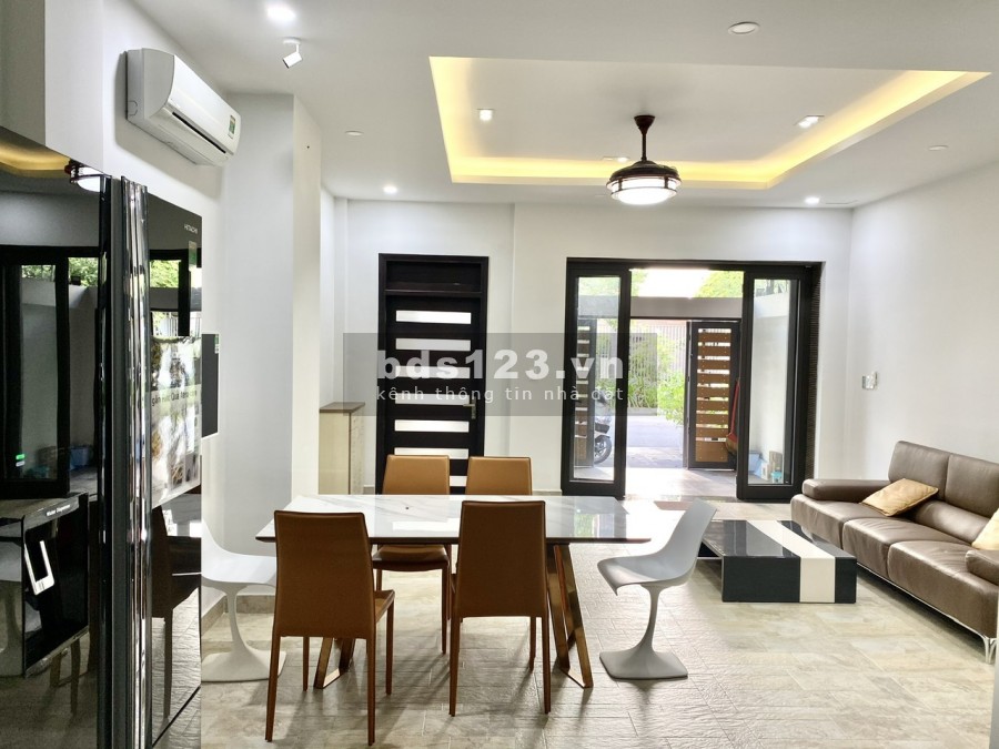 Gia Đình Cần Bán Villas Hà Đô Centrosa Q.10. DT : 5.5m x 16m . Trệt 2 Lầu ST. Giá 35 tỷ