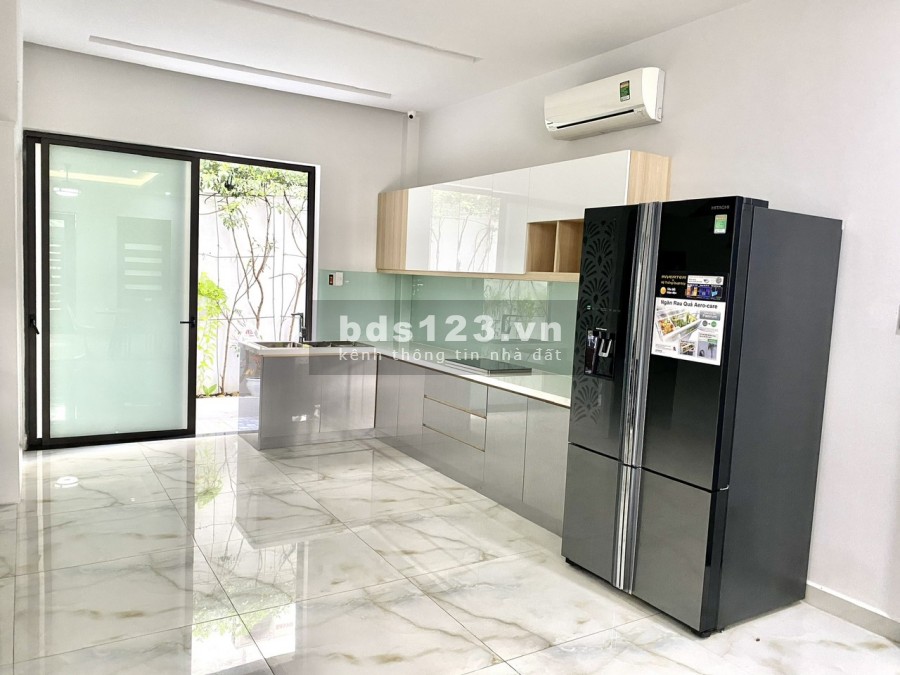Gia Đình Cần Bán Villas Hà Đô Centrosa Q.10. DT : 5.5m x 16m . Trệt 2 Lầu ST. Giá 35 tỷ