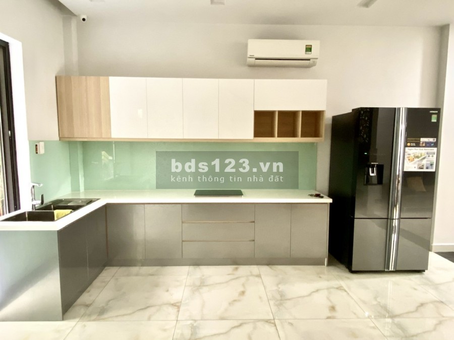 Gia Đình Cần Bán Villas Hà Đô Centrosa Q.10. DT : 5.5m x 16m . Trệt 2 Lầu ST. Giá 35 tỷ