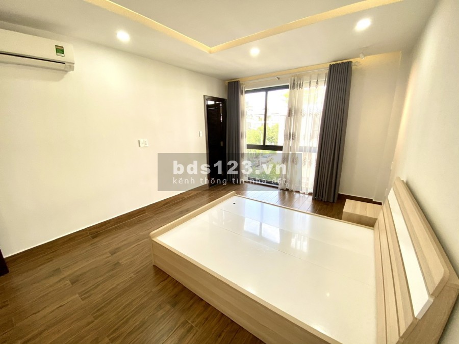 Gia Đình Cần Bán Villas Hà Đô Centrosa Q.10. DT : 5.5m x 16m . Trệt 2 Lầu ST. Giá 35 tỷ