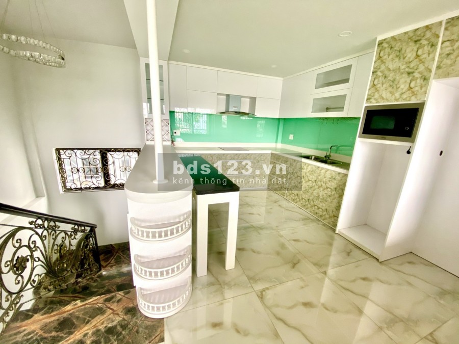 Gia Đình Cần Bán Villas Hà Đô Centrosa Q.10. DT : 5.5m x 16m . Trệt 2 Lầu ST. Giá 35 tỷ