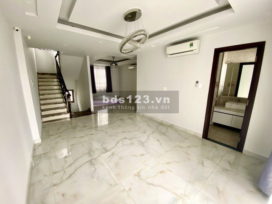 Gia Đình Cần Bán Villas Hà Đô Centrosa Q.10. DT : 5.5m x 16m . Trệt 2 Lầu ST. Giá 35 tỷ
