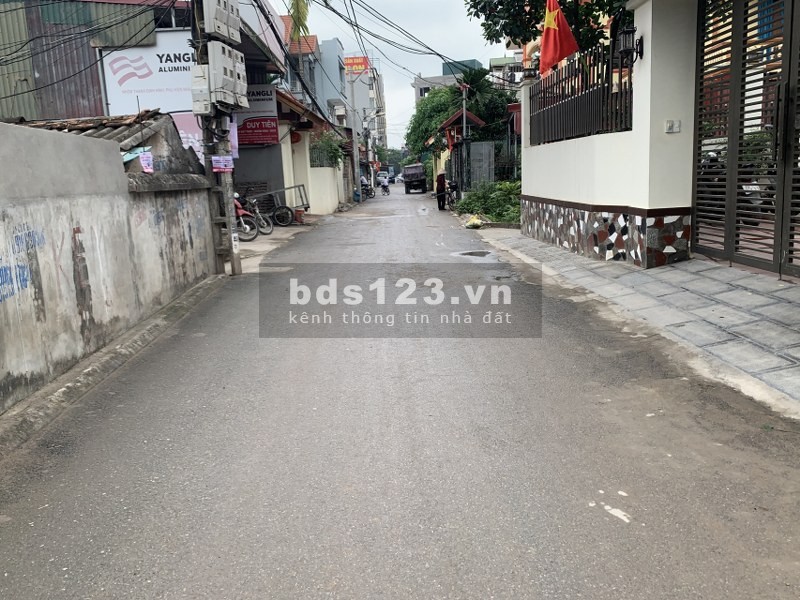 Cần tiền gấp, bán 48,3m2 đất mặt đường xóm 1 Đông Dư, ô tô tải tránh nhau.