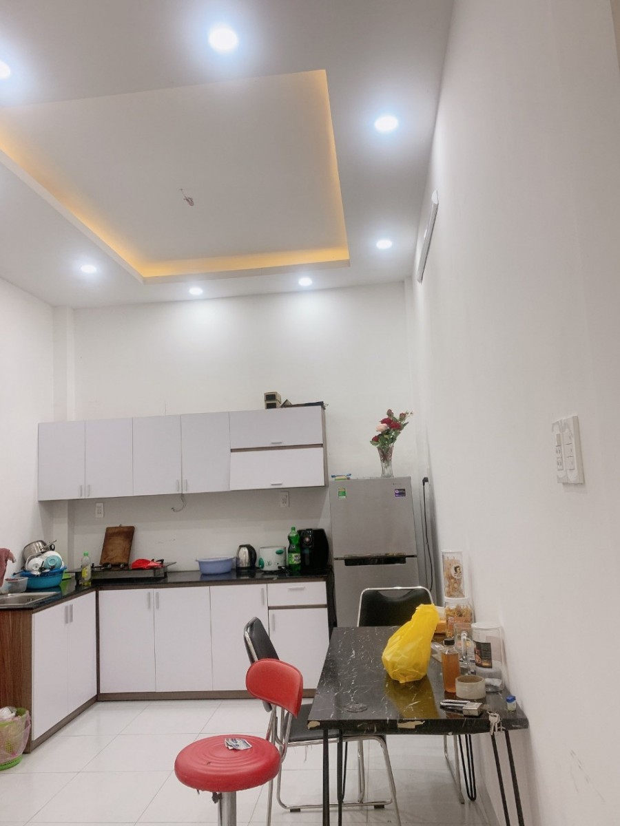 Nhà mặt tiền 4 tầng Phú Nhuận cho thuê 30tr/tháng giá chốt 9 tỷ