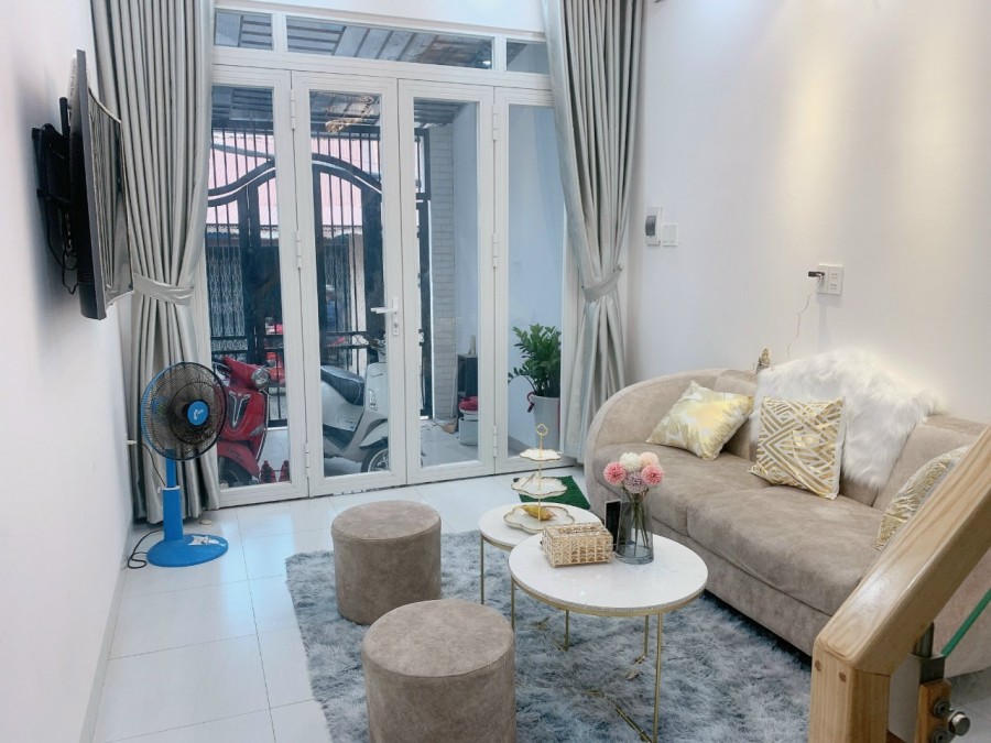 Nhà mặt tiền 4 tầng Phú Nhuận cho thuê 30tr/tháng giá chốt 9 tỷ