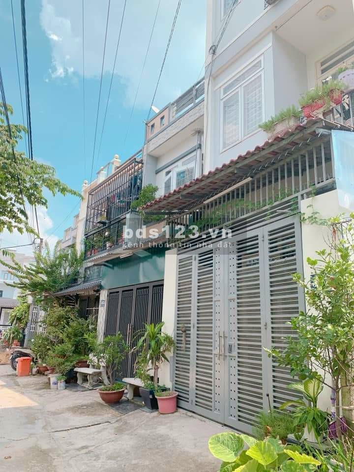 Bán Đất 60M Giá 2.9 Tỷ Hẻm Xe Tải. Sát Bên Ngã Tư Ga phía bên Gò Vấp