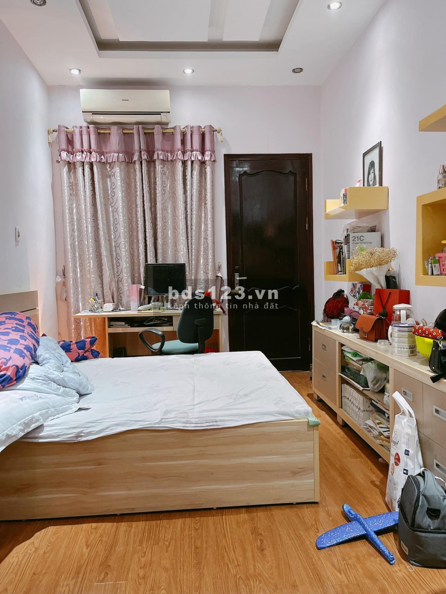 Bán gấp nhà riêng Phố Chùa Láng, Q. Đống Đa. LH: 0846 282 986.
