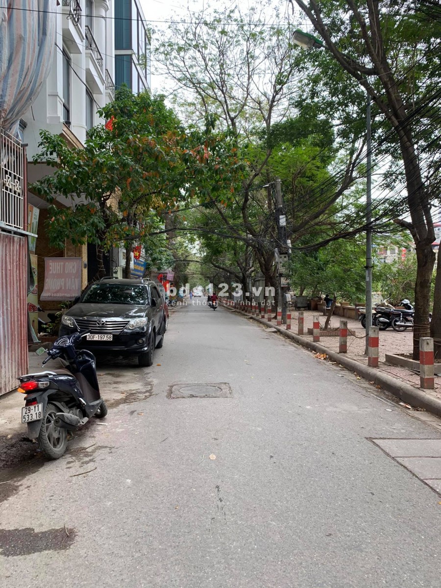 Bán gấp nhà riêng Phố Chùa Láng, Q. Đống Đa. LH: 0846 282 986.