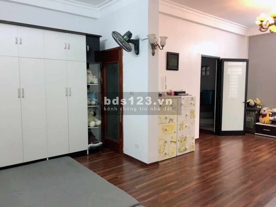 Cần bán gấp nhà Cầu Giấy-Nguyễn Khang, lô góc 40m2, MT 5m, tặng nhà 5 tầng, chỉ 3.6 tỷ