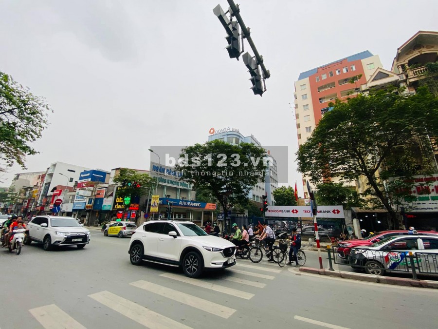 Mặt Phố Nguyễn Lương Bằng vỉa hè rộng diện tích 80M 1 Tầng. MT 4.3M. Lh 086844278