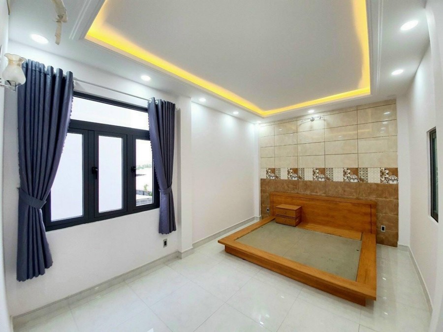 Bán gấp nhà 3 tầng, đường nhựa 8m. DT 7X12m. giá chỉ 5 tỷ 6
